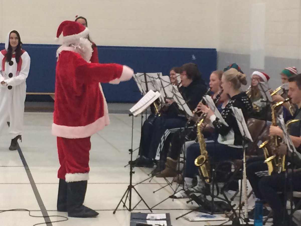 TecumsehLKDSB's tweet photo. Tec thx CKSS concert band &amp; choir for amazing entertainment &amp; holiday spirit #LKDSB https://t.co/BBwVYyUDGT