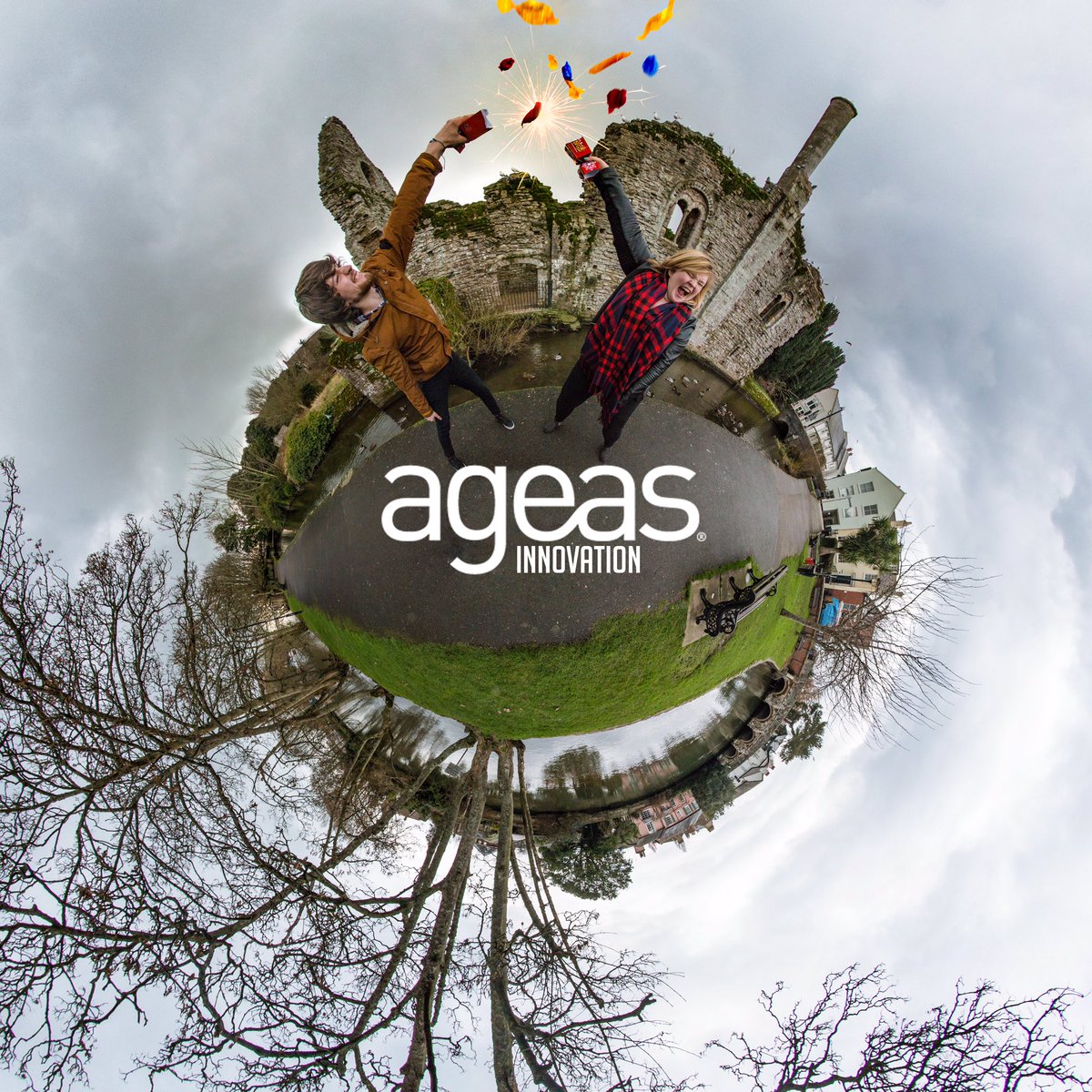 Thanks <a href="/HobsRepro/">Hobs Repro</a> for the Christmas cracker. This is us pulling it open #HobsCracker #ageasinnovation #digitalcreators