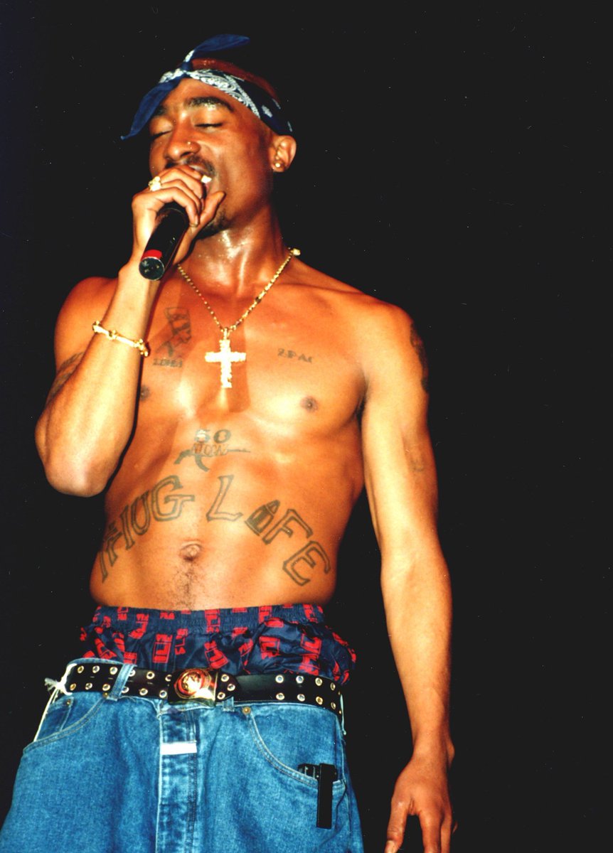 DailyRapPics's tweet photo. Tupac Shakur to be inducted into the Rock and Roll Hall of Fame in 2017. https://t.co/xZHhqKEz2e