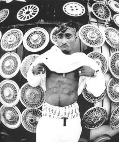 DailyRapPics's tweet photo. Tupac Shakur to be inducted into the Rock and Roll Hall of Fame in 2017. https://t.co/xZHhqKEz2e