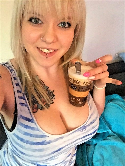 Wer steht auch auf Latte? https://t.co/PxsWjv1409<a href="/tag/k%C3%B6ln"class="tags"><span>#k&ouml;ln</span></a><a href="/tag/wochenende"class="tags"><span>#wochenende</span></a><a href="/tag/jetzterstrecht"class="tags"><span>#jetzterstrecht</span></a>