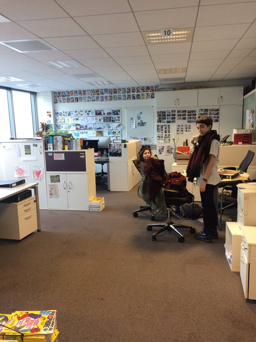 Ine_Branly's tweet photo. Un petit coucou de @MagPhosphore où l'on passe la semaine ☺️ (On ne s'est pas -encore- approprié les locaux c'était juste la pause!) https://t.co/3MCcKCHtS0