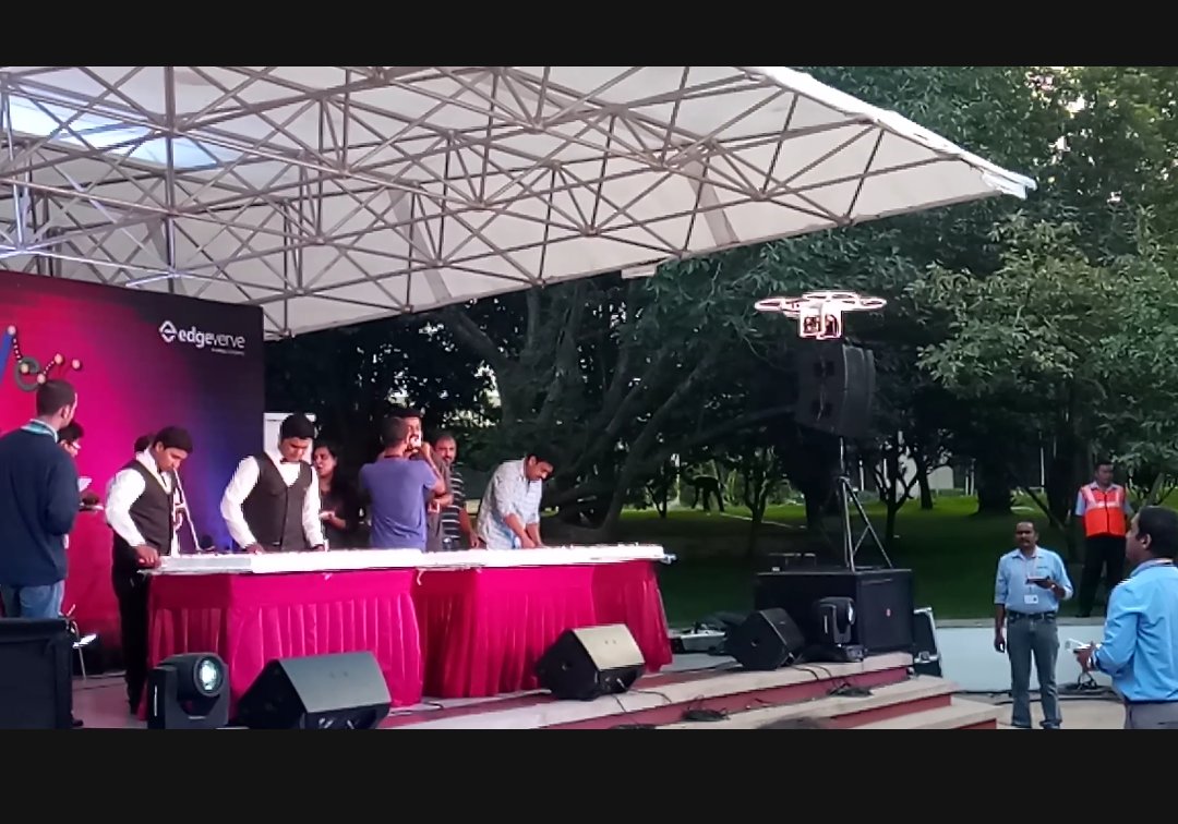 Souradipta_'s tweet image. @edge_verve  #feverfun GoPro on a drone capturing live videos of the event!