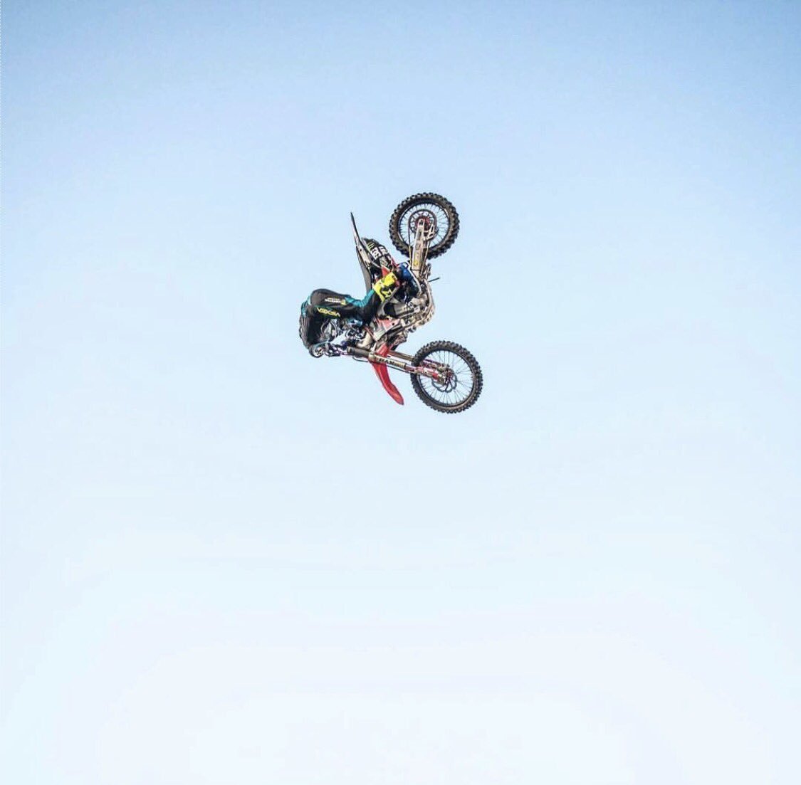 NateAdams741's tweet photo. TUESDAAAY..
#turndowntuesday #whip #deftfam #dirtbikesarefun #yeew #throwback #fmxhighrollers
@taylordapice.photo.video pc
@MonsterEnergy https://t.co/HiK4PdPdKD