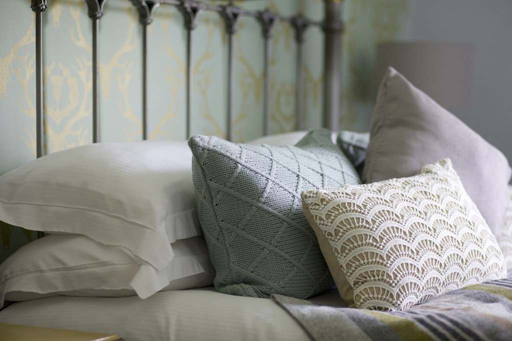Kingjohninn's tweet photo. Oh the weather outside is frightful, but our hearty food and cosy rooms are so delightful… #BritishHygge #Hygge https://t.co/URSvDVLzYH https://t.co/r73jlEZjFB