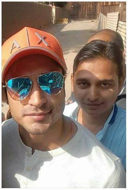 KiranFalak1's tweet image. Awww this Pic is so Cuteeeeee Yarr😘😍
@VidyutJammwal  With #TejSingh 😍😍
#Jodhpur #Rajasthan @Baadshaho  
@aqua_pri_0216 @seeemaMiniji