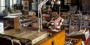 Want to go analog in France? Check w/ Christophe Chavanon @ kerwax.com where they roll RTM_MAG #SM900 bit.ly/2h6w5WM