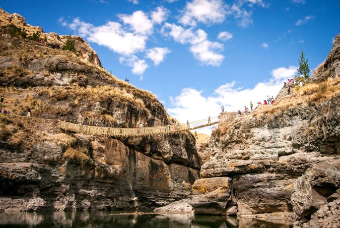 AmautaSchool's tweet photo. Did You Know that this Bridge is rebuilt according to an Inca Tradition since ancient Times? #Quesawachaka #IncaBridge #AmautaPeru https://t.co/CV7bIvIOgU