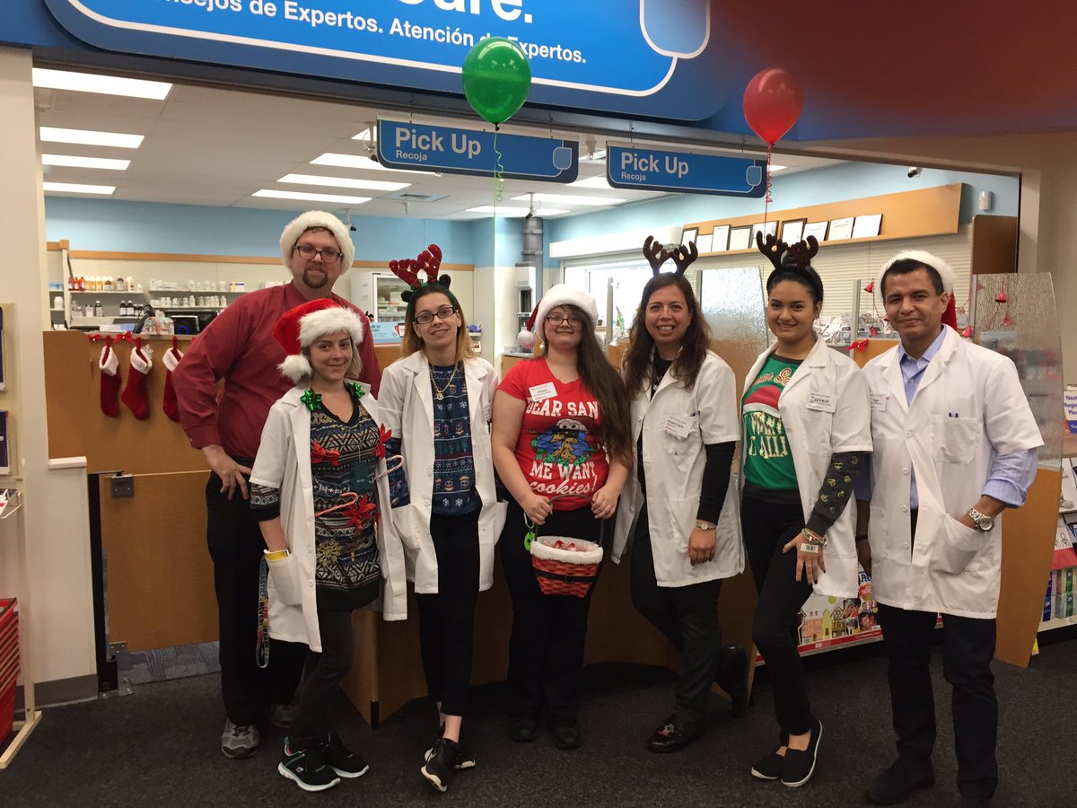 Econnell03's tweet photo. Naples team 5041 in the holiday spirit https://t.co/Q96dVtCsyb