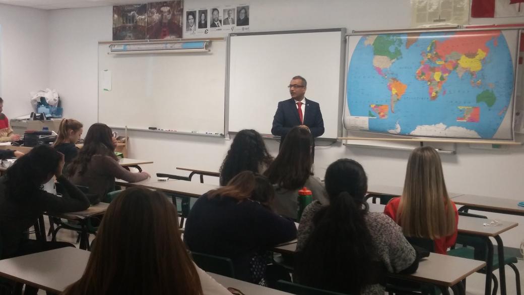 Merci à notre député @chandranepean pour ton dévouement envers les élèves  et la communauté! <a href="/Epaulards_PS/">Épaulards PS</a> <a href="/AnnieOttawa77/">Annie Touchette</a> #cecce