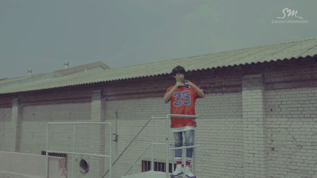 beerbrblue's tweet photo. [CAP] เจโน่ท่าตอนส่องกล้องนิแบบหล่อเท่โฮกๆ อ้อกกก!~สำลักความหล่อของน้องเขานะคะ😍

#JENO #제노 #เจโน่
#Switch #SwitchMV #SMROOKIES #NCT #OT13 https://t.co/aqzRlYDLsX