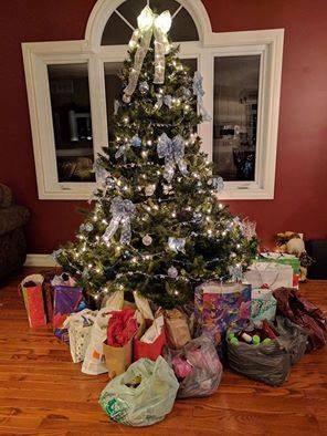 HopeTotesTO's tweet photo. O be Joyful!  We are thankful for volunteers like Beth who are filling #HOPEtotes with essentials just in time for the holidays!🎄 #dogood https://t.co/nkwLxqf103