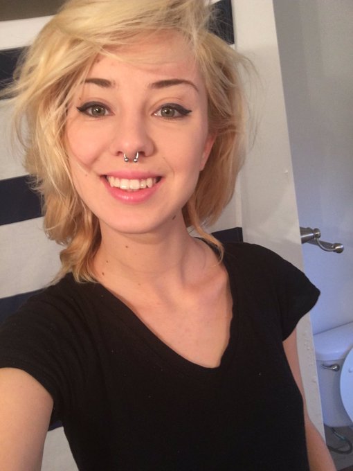 It's always a proud day when the eyeliner comes out even 💃🏼 https://t.co/uSzkkkN7Hw