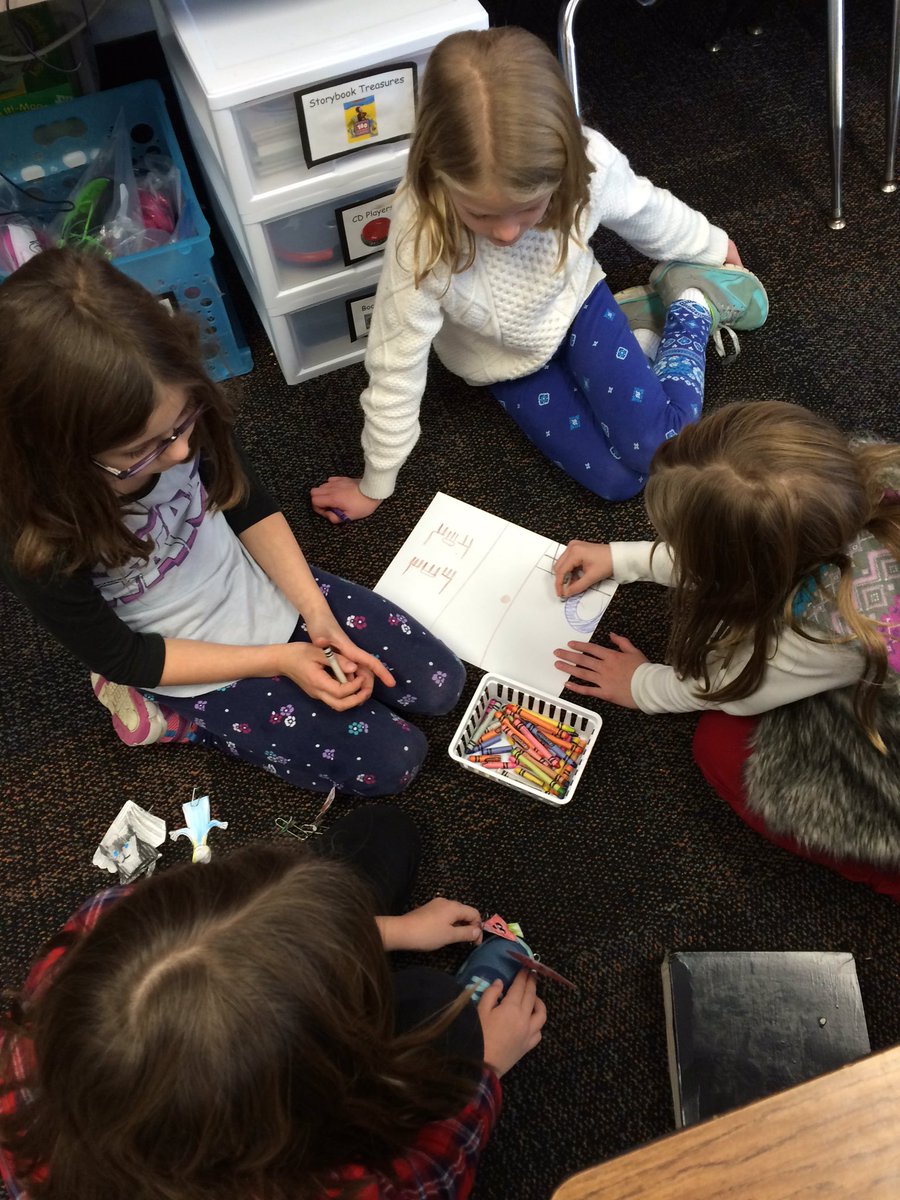 mrslangersclass's tweet image. Working together to create scenery for our puppet theaters #cfevs #funwithmagnets
