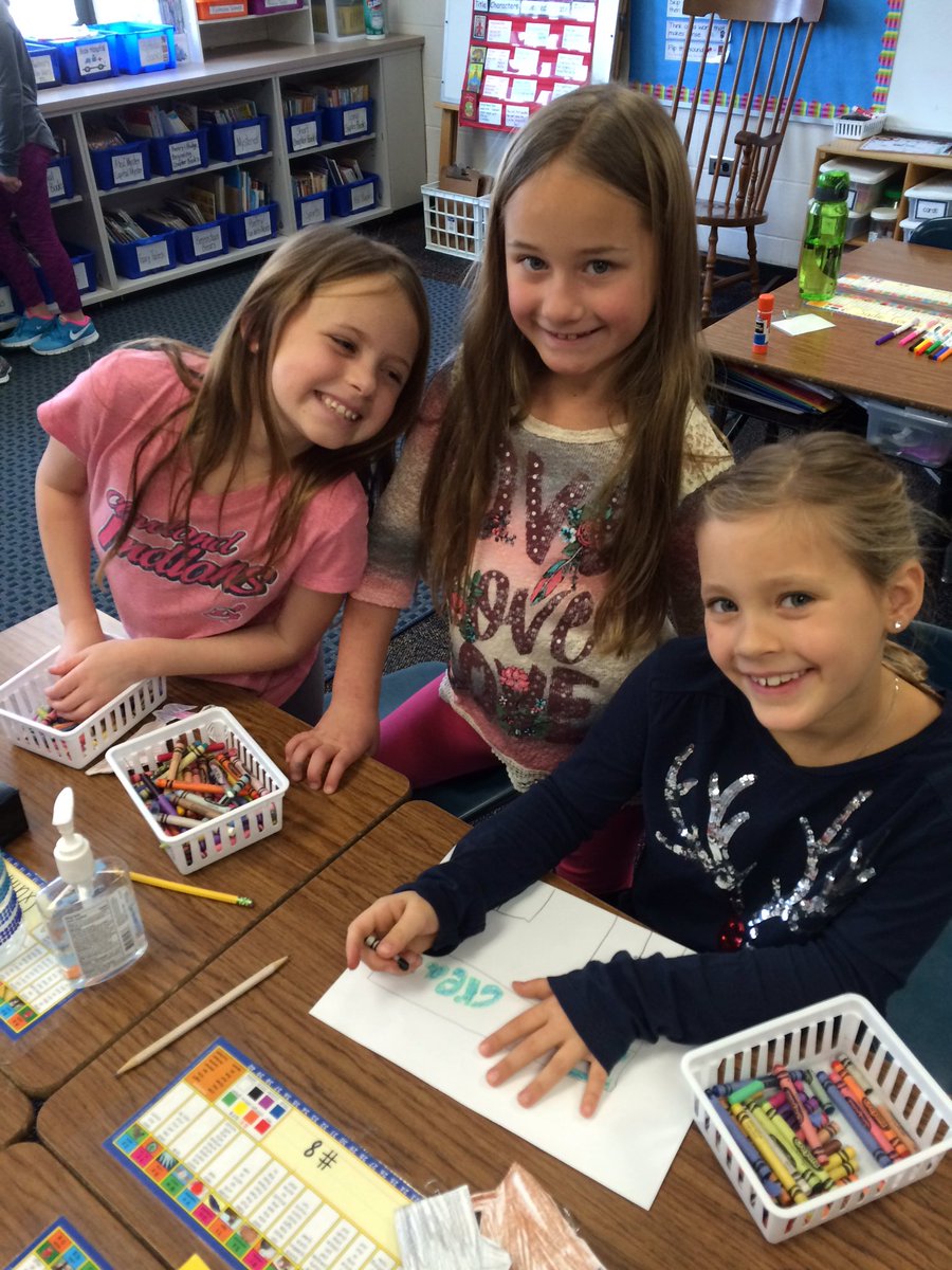 mrslangersclass's tweet image. Working together to create scenery for our puppet theaters #cfevs #funwithmagnets