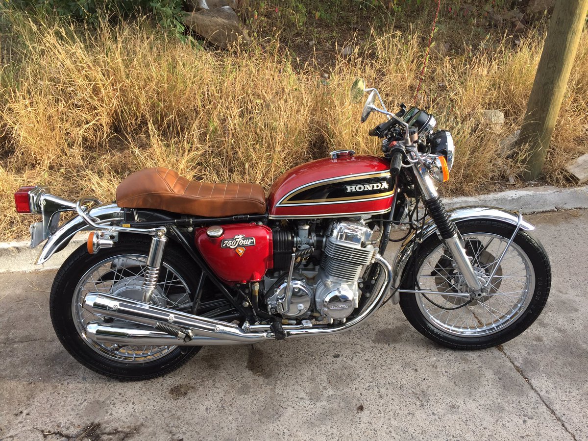 irvink's tweet photo. ROBADA. EN JURIQUILLA QUERETARO AYER. #cb750 #robada alguna info al 4421119142. Gracias! https://t.co/aA90MfkqRN