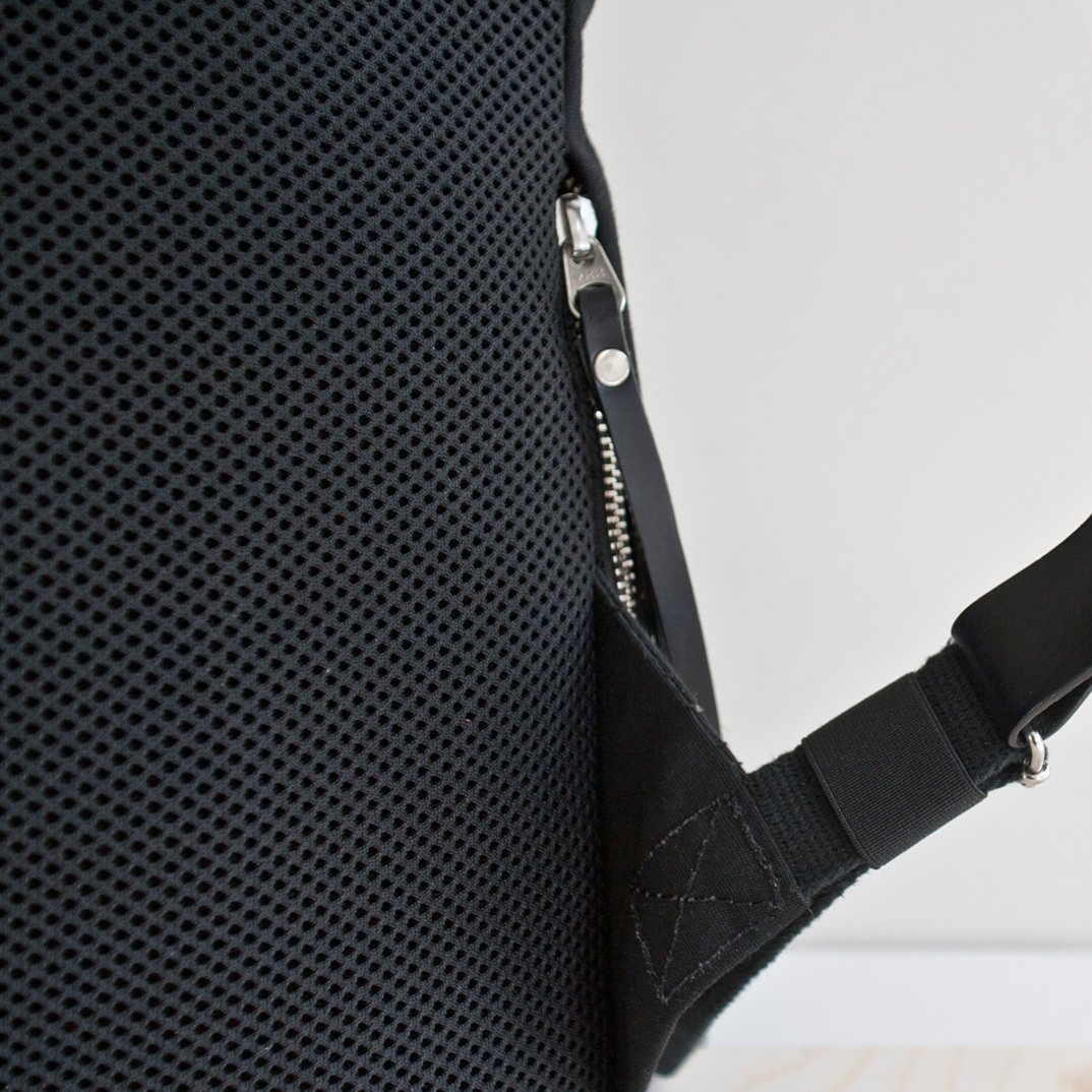 We use high grade YKK zips on our #britishmade #arabackpack because we know how much you'll use the hidden back pocket.