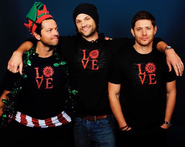 mishacollins's tweet photo. I always looks so macho next to these guys, wouldn't u agree? LAST DAY to join us helping families for the holidays! https://t.co/TFfFzgRGvl https://t.co/70962D3VzB