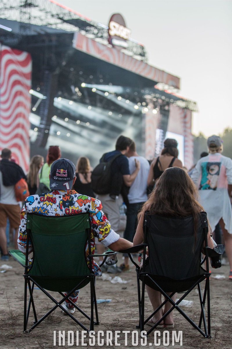indiescretoscom's tweet photo. Hay muchas maneras de ver y disfrutar de un festival. En el #Sziget2016 lo pudimos comprobar 😎🔝 https://t.co/2LCrZ0X7Lx