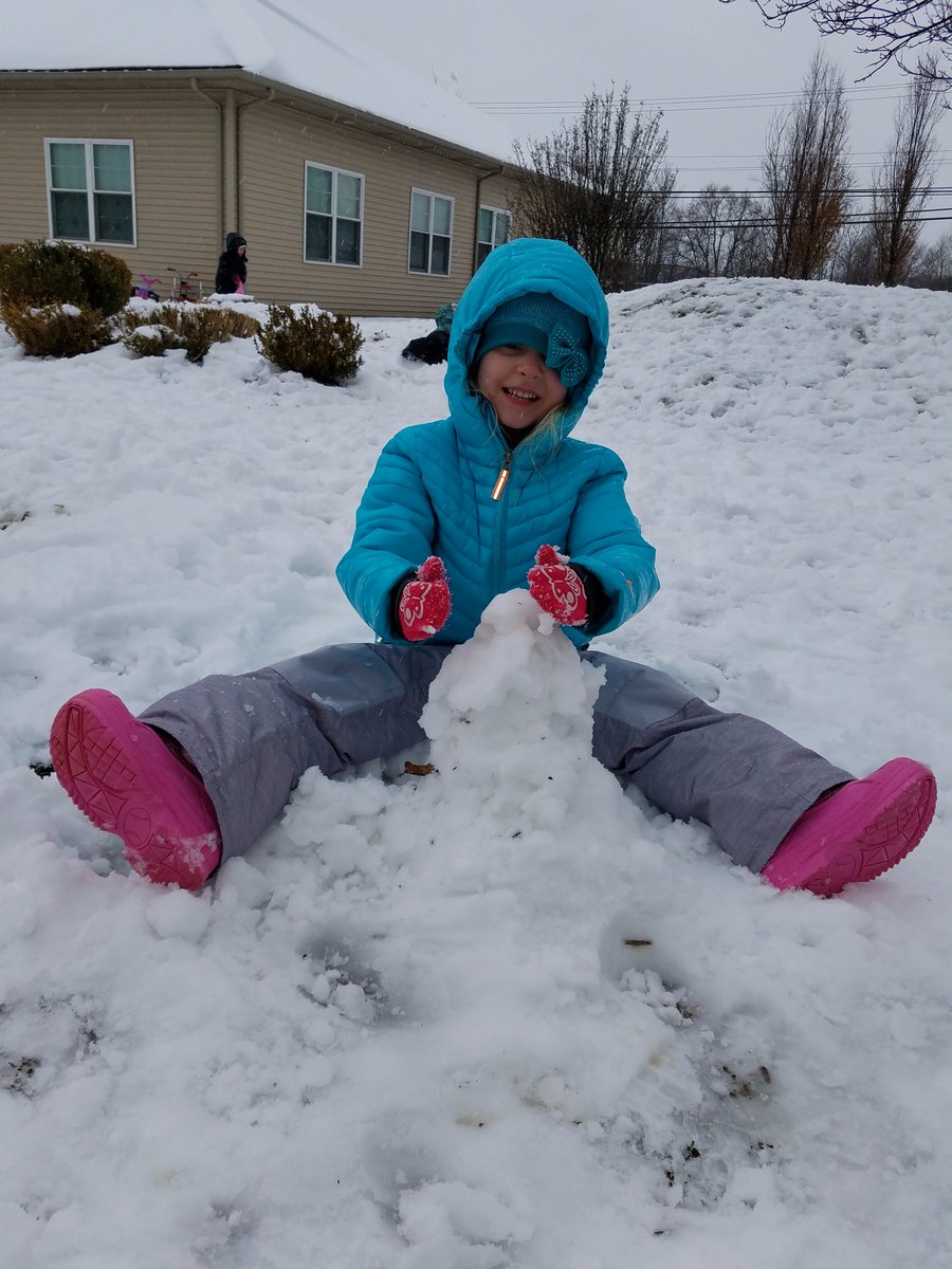 EduKidsInc's tweet photo. Our Elma Orange Bears having #snowmuchfun outside last week! Stay warm everyone. #EduKidsInc #EarlyChildhoodEducation https://t.co/UHvnuwxyo3