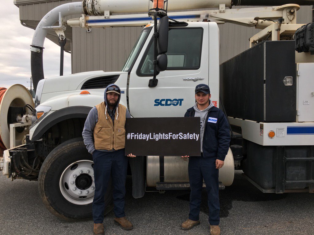 JimmyBoyCox's tweet photo. #FridayLightsForSafety https://t.co/oZzm8ELrgw