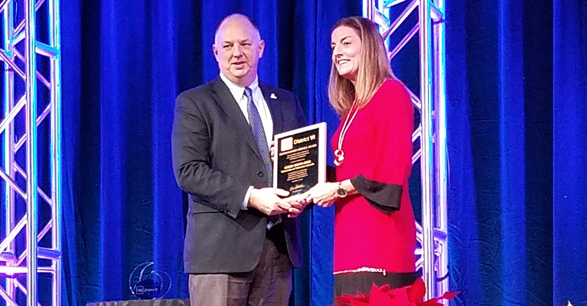 NebraskaBiz's tweet photo. A B1G SHOUT OUT to @SheriIrwinGish, who received the @CASEVI Distinguished Service Award » https://t.co/aooBgXp5hR #UNL #CASEVVI https://t.co/ow0dcl78TV