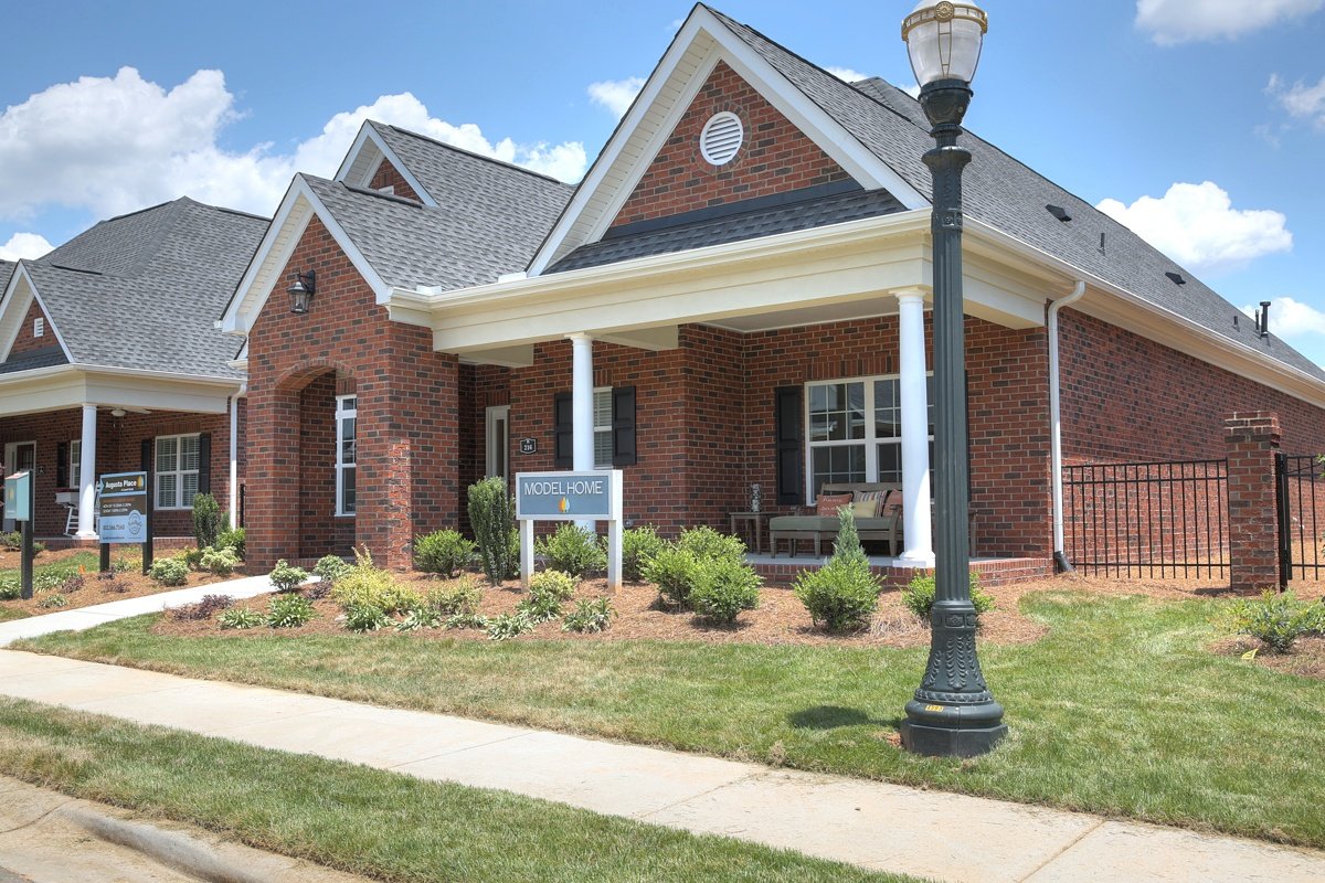 NewStyleHomes's tweet image. Full brick exteriors are keeping you warm this winter. #maintenancefree #zeroentry #thriveinplace #newstylecommunities