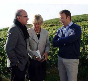 news_donatella's tweet photo. #BiondiSanti e #Descours: tutto deve cambiare perchè tutto resti come prima! https://t.co/YmJL9puctV https://t.co/NFTYRQKqn0
