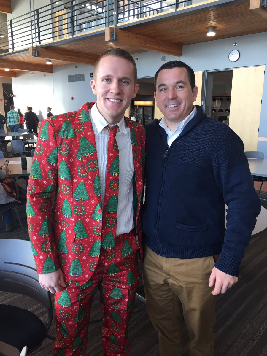 MikeRFowler's tweet photo. Enjoying the Christmas spirit @goodsam! #GSSWay https://t.co/U1d0qOSIkE