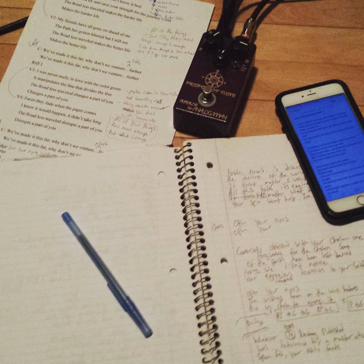 HarryRightMusic's tweet photo. Putting new lyrics down in all formats. #songwriting #creating https://t.co/o6LYtB1Imz