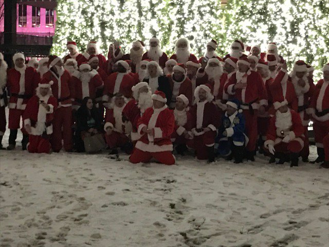 jeantweedcentre's tweet photo. #SantaPubCrawl does it again! Spreading joy, hope and laughter on Bay street while raising funds for a good cause! #Thankyou @RuddyShaun https://t.co/cqp4TUI1qe