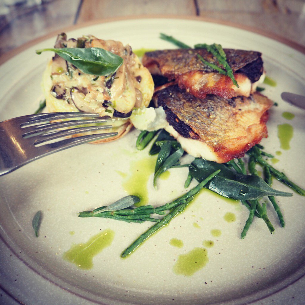 ThePheneSW3's tweet photo. A favourite from the new menu - Sea bream with hazelnut & parmesan duxelle, cap mushroom parcel and greens #phene https://t.co/NbBVcG8Pe9