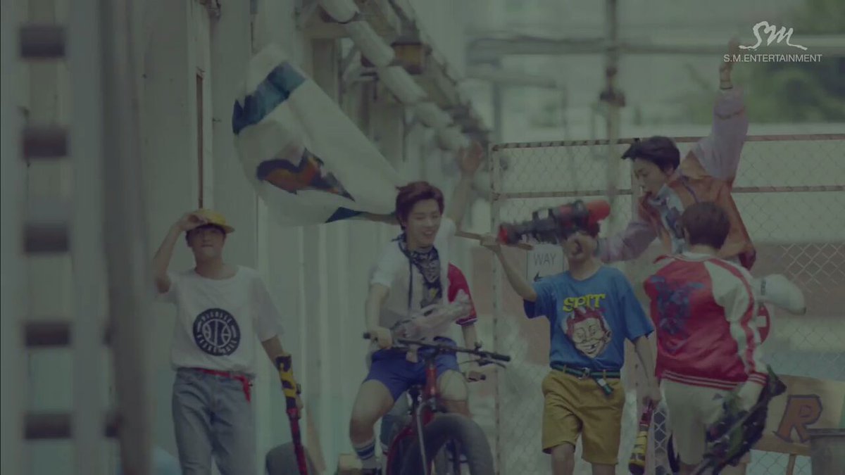 beerbrblue's tweet photo. [CAP] แทเตนล์ในตำนาน แทยงจับมือน้องลงมาแรงมาก555

#TAETEN
#Switch #SwitchMV #SMROOKIES #NCT #OT13 https://t.co/HRZpXs5cCQ