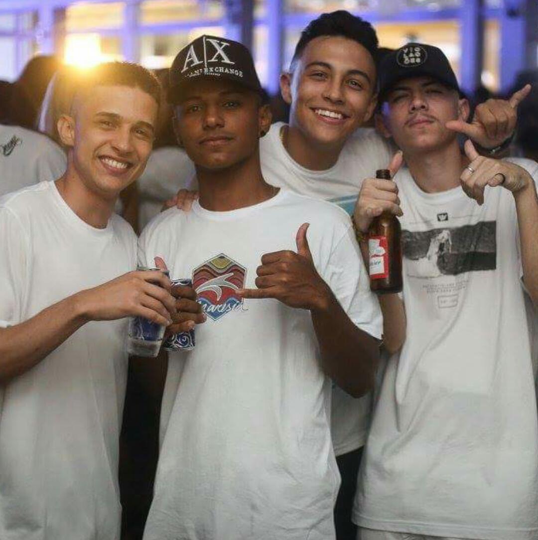 siqueirasg's tweet photo. Amo vocês! #PartyVip 👊🖤 https://t.co/miCpHFwkEd