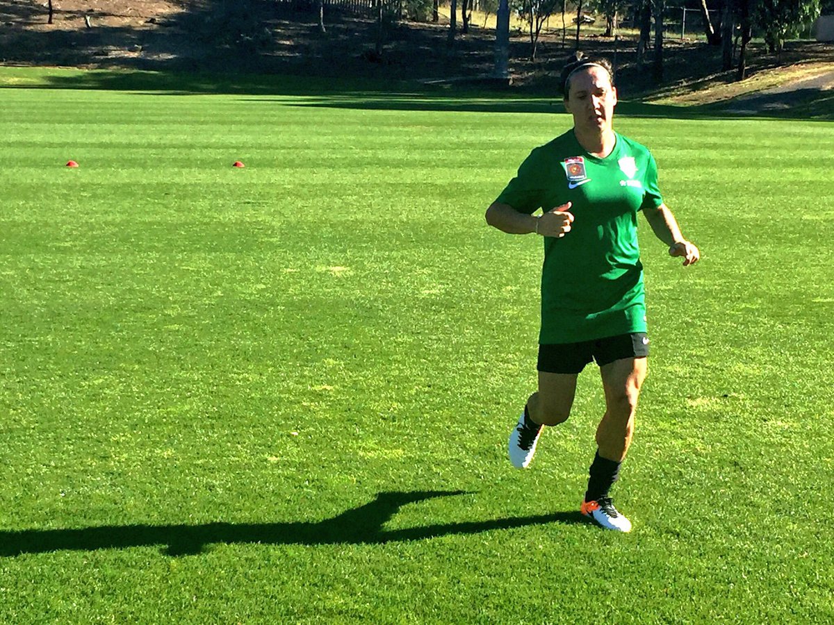 DonaldsonAbbey's tweet photo. .@CanberraUnited's biggest guest signing Matildas captain .@lisadevanna11 joins her new teammates for the first time. #WINNews6pm https://t.co/GUSpFISfzx