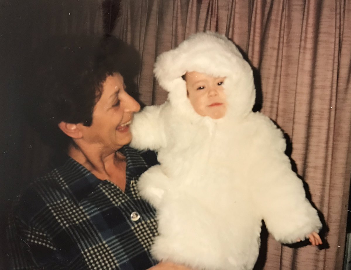 QueirosDanielle's tweet photo. Rest In Peace to my beautiful angel, my second mom, the person who helped raise me. I love you nana 💕 https://t.co/FrYO7AeQZ4