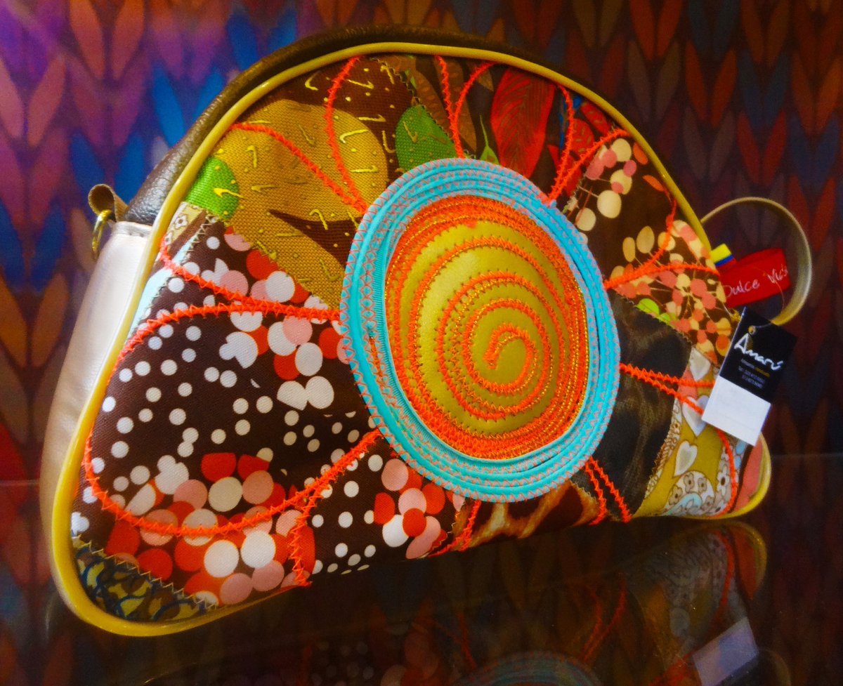 AmaruArtesanias's tweet photo. Tu que eres amante del color y la creatividad, aprovecha esta #navidad para lucir algo que vaya con tu estilo 👌👌
Bolso Artesanal por $69.900 https://t.co/4zK3fvvmWg