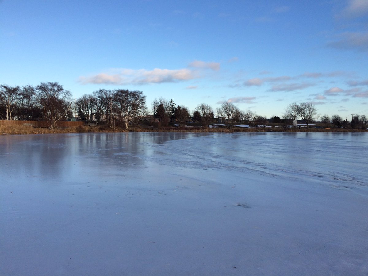 HowleyJulia's tweet photo. This may not be @GNACsports territory, but it sure feels like the 'Great North' #wintertraining #tostaywarm https://t.co/SDnEuD5zGw