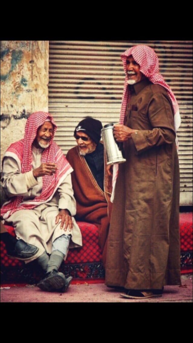 من يشوف الصوره هذي يبتسم .، 
ضحكاتهم تعطينا دافع للحياه