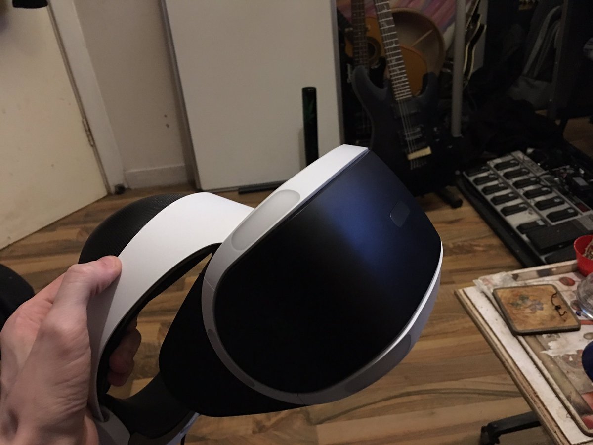 KtuluSovereign's tweet photo. Time to try it out! :) #PSVR https://t.co/IkeOv9IHQ6