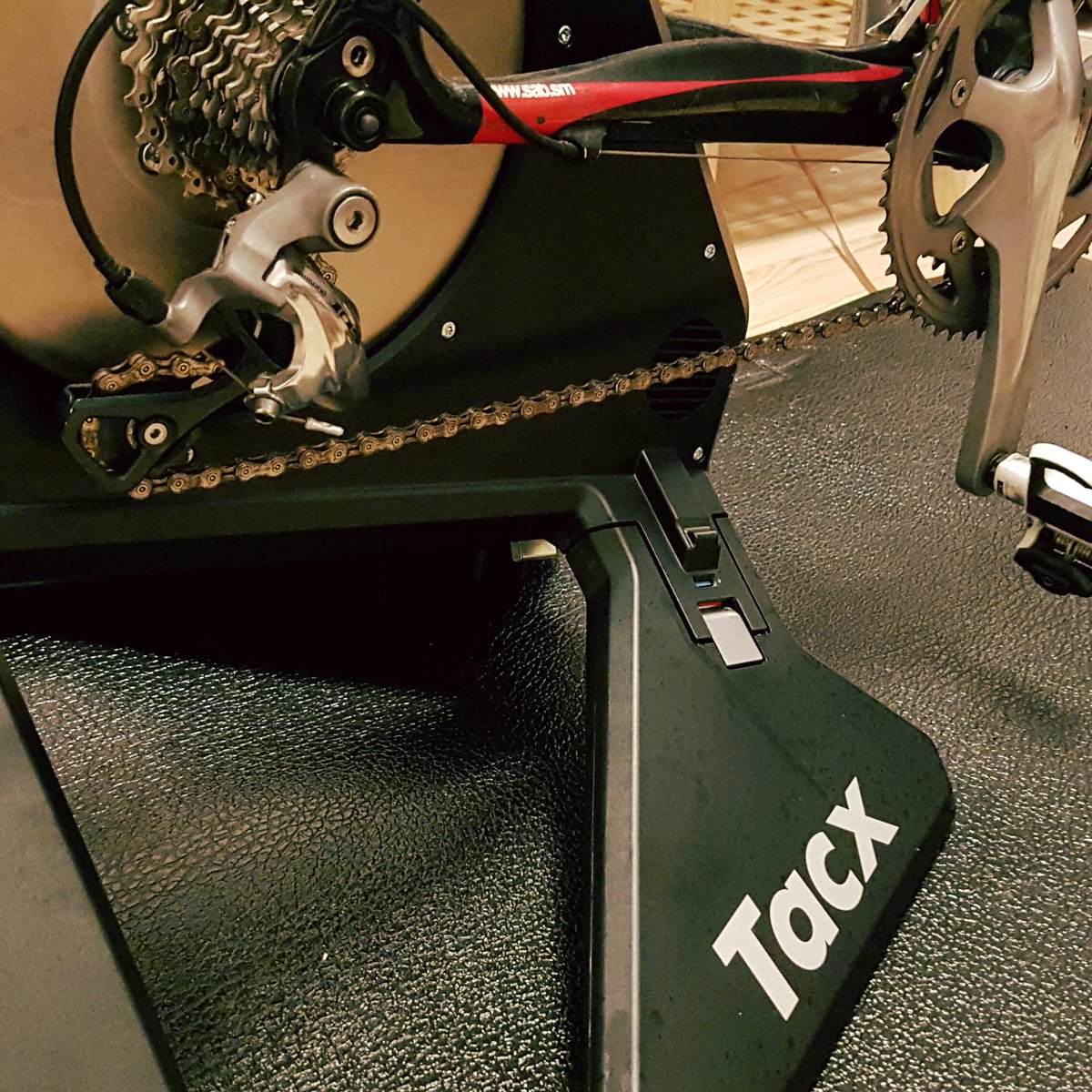 dpilans's tweet photo. Jauns instruments garajiem ziemas vakariem. Paldies salavecim ar oranžo bārdu! @sportlifelv #TacxNEO https://t.co/WDLWG1H6VR