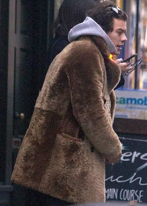 EisabethAlvarez's tweet photo. Harry oggi a Londra https://t.co/Jh7bHnpSA2