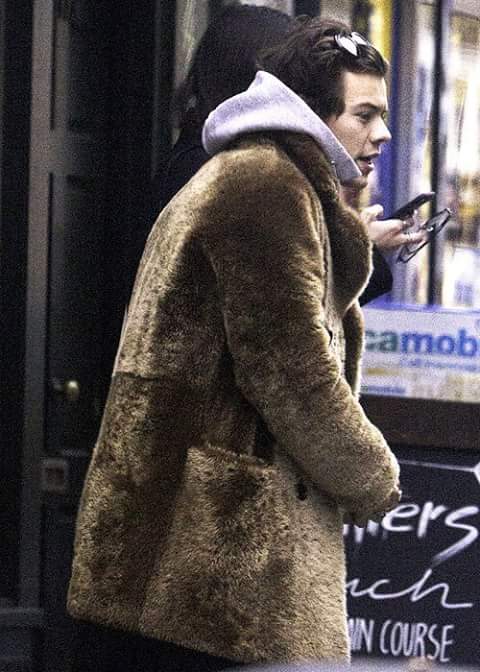 EisabethAlvarez's tweet photo. Harry oggi a Londra https://t.co/Jh7bHnpSA2