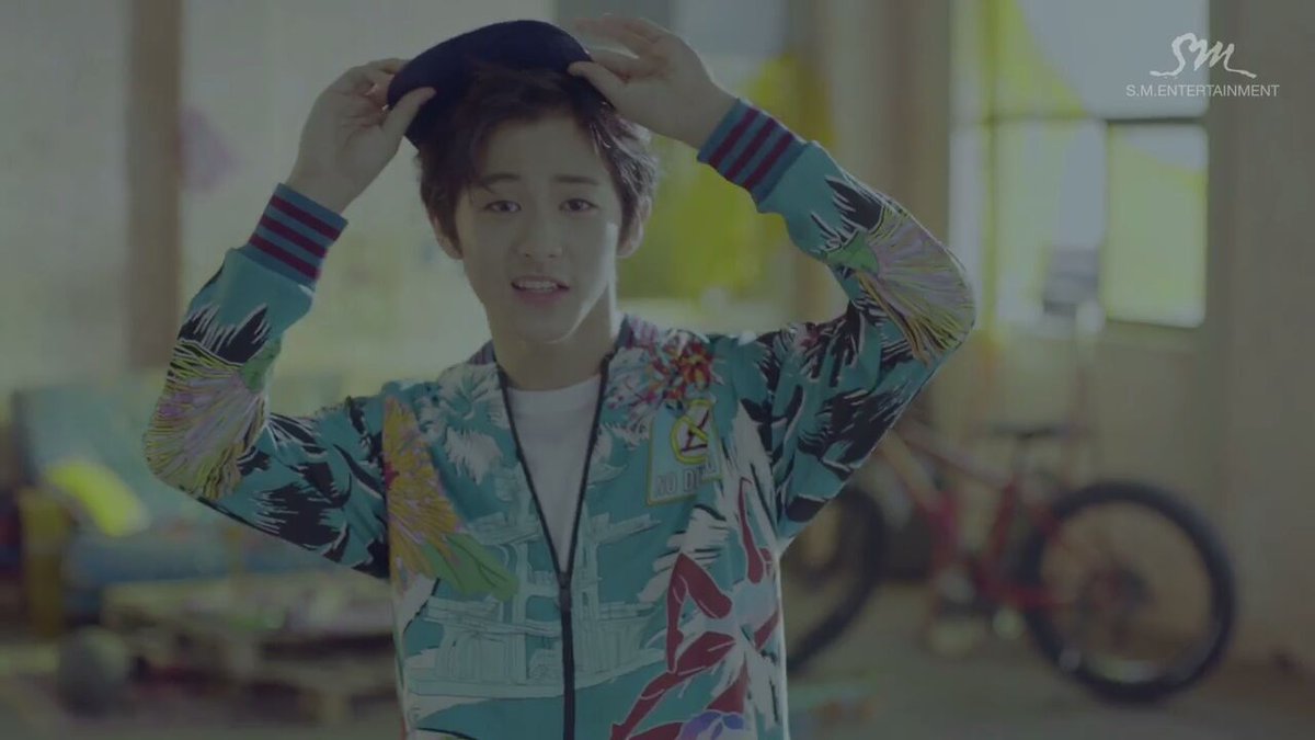 beerbrblue's tweet photo. [CAP] ความหล่อโอ๊ปป้าของมาร์คลี 😍😍😍😍

#MARKLEE #마크이 #민형 #马克李 #มาร์คลี
#Switch #SwitchMV #SMROOKIES #NCT #OT13 https://t.co/92ww731hmT