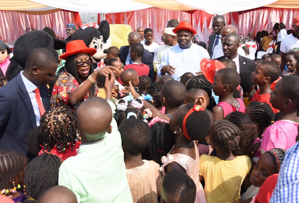 followlasg's tweet photo. Gov. Ambode, the First Lady Mrs. Bolanle Ambode at the 2016 Children End of the Year Party at the Lagos House Ikeja https://t.co/ssLxd7gz51