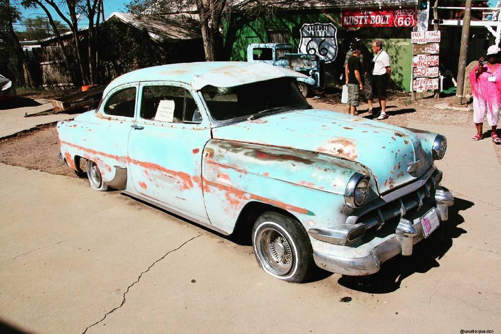 passionvacation's tweet photo. Rostig und doch mit viel Klasse.
#Route66 #Seligman #Arizona #USA #Roadtrip #Oldtimer #ClassicCar #RustyBolt #Moth… https://t.co/8Qed6MlwVj