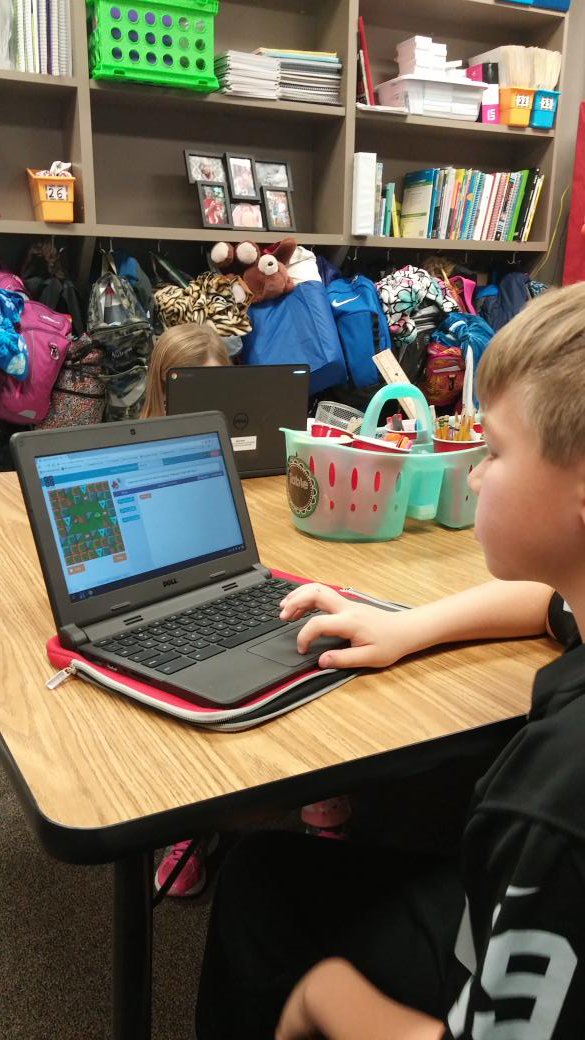 LFETRElibrary's tweet photo. #lsr7libraries #lsr7proud#hour ofcode@lfeprincipal https://t.co/SaT9M4naeV