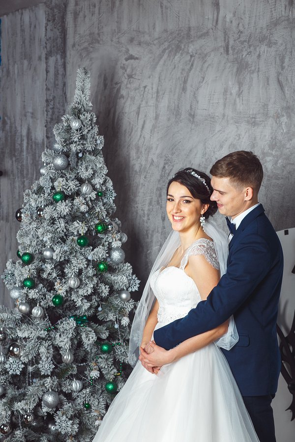 burgundybespoke's tweet photo. #weddingwednesday: Congratulations to everyone that's getting married over the Christmas holidays. Best wishes from #formbespokejeweller. https://t.co/7nZsVahd5S