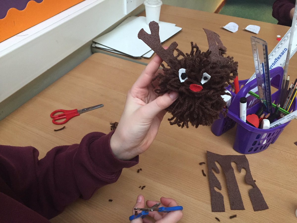 roswatsonc's tweet photo. Christmas crafting 🎄🎅🏼 https://t.co/jhDmjdZEbn
