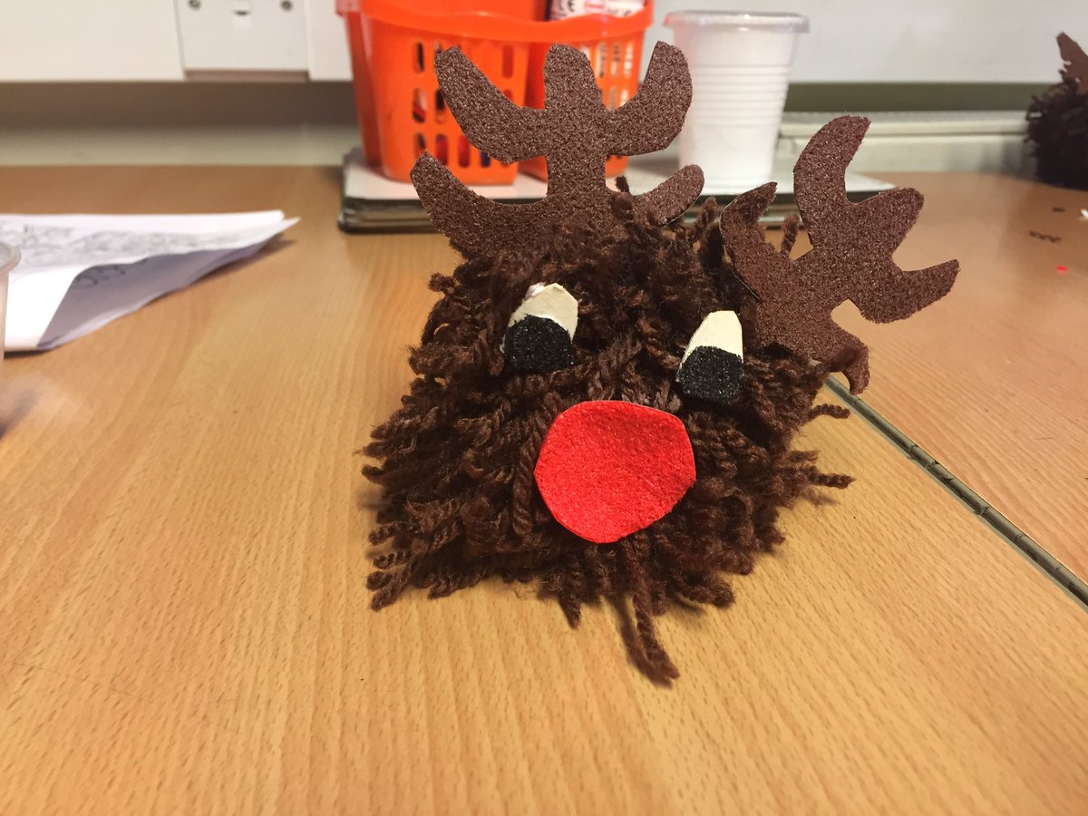 roswatsonc's tweet photo. Christmas crafting 🎄🎅🏼 https://t.co/jhDmjdZEbn